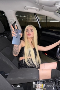 Nesrin, 24 ετών, Κωνσταντινούπολη / Τουρκία Συνοδοί - 2