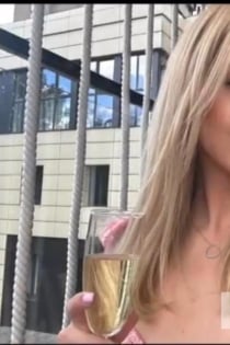 laren, Tuổi 22, Tirana / Albania Hộ tống - 2