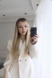 AHU, Ηλικία 27, Κωνσταντινούπολη / Τουρκία Συνοδοί - 3