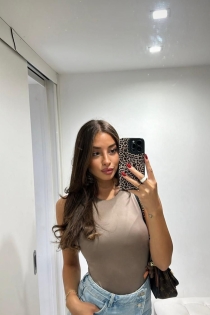 alona, ​​Ηλικία 22, Κωνσταντινούπολη / Τουρκία Συνοδοί - 4