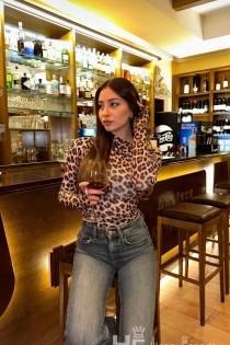 alona, ​​Ηλικία 22, Κωνσταντινούπολη / Τουρκία Συνοδοί - 8