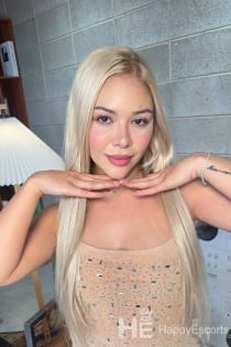 Karina, Alter 24, Escort in Bangkok / Thailand - 3