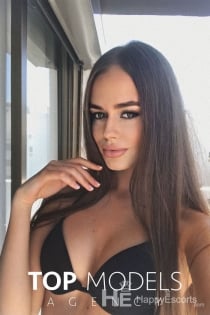 Polly, Age 26, Escort in London / United Kingdom - 5