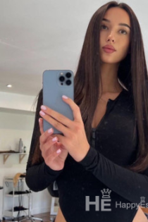 Olivia, 22 yaşında