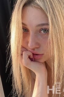 Evelyn, Age 23, Escort in Dubai / UAE - 7