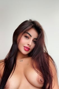 Loren extica Latina, Age 20