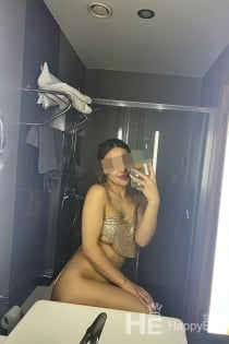 Mona, 23 m., Kvala Lumpūras / Malaizijos palydos – 15