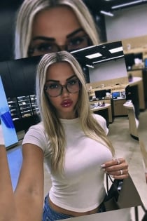 Banu, ηλικία 20, Κωνσταντινούπολη / Τουρκία Συνοδοί - 6