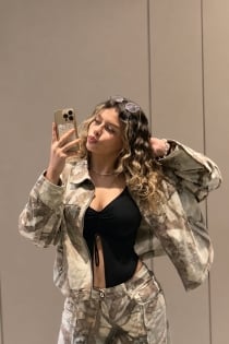 Gizem, ηλικία 19, Κωνσταντινούπολη / Τουρκία Συνοδοί - 4