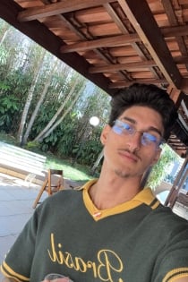 Wembley Oliveira, 26 años - 8