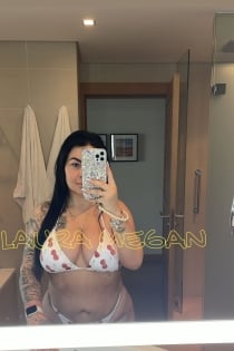 Laura Megan, ikä 26–7
