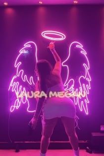 Laura Megan, ikä 26–2