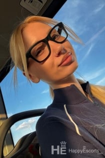 Foxy, Age 21, Phuket / Thailand Escorts - 5