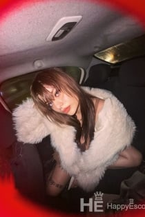 Aliza, Age 28 - 6