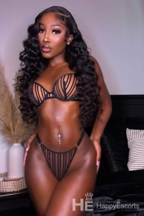 Seksi Ana, 22 yaşında.