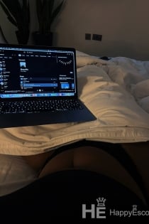 ミラ、24歳 - 2