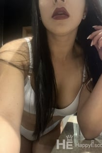 Julia, Age 32 - 2