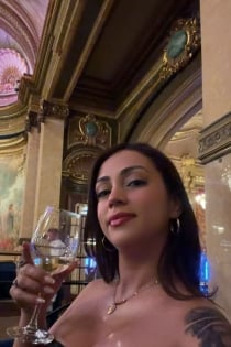 Mariana, Age 28 - 22