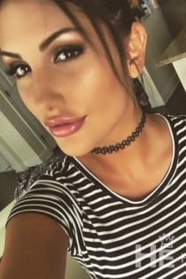 Andžela Godjē, 26 gadi