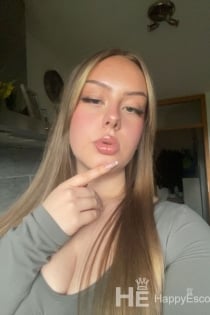 Mia, 25 éves