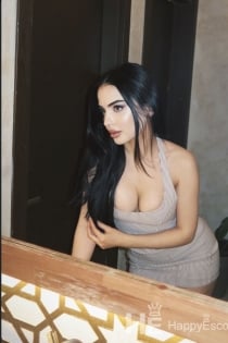 Asena, 21 yaşında.