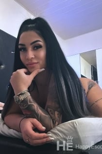 Айша, 29 години