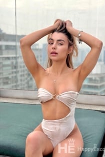 Ana d Armas, vanus 25–3