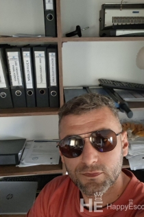 Мерт, 35 година