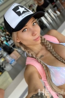 Oleandra, 23 lata