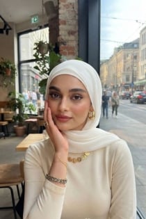 Lara, 21 yaşında