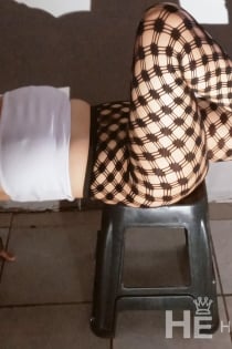 Холи, на 32 години