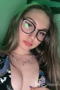 Lisa, hãy gọi cho tôi theo số 647 491-8433, Tuổi 21 - 2