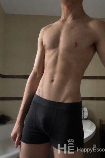 Alex, Alter 18