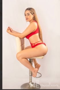 Roxy, Age 28 - 3