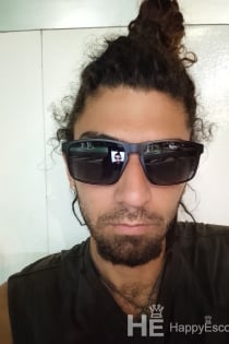 Kosta, 32 años