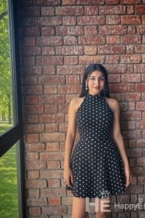 Aayra, Age 23