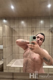 ΚΟΥΜΠΑΝΟ, 25 ετών