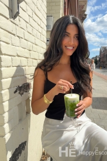 Aleyna Skopje, 29 anos - 3