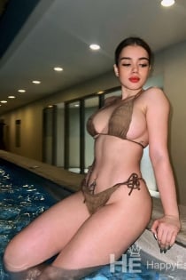 에스터, 26세 - 7