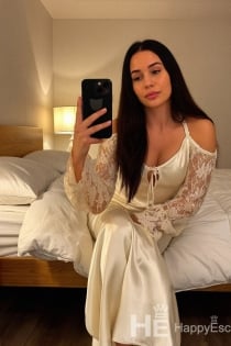 Zyverra Seyn, Age 25 - 6