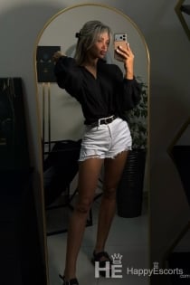 Linda, 25 de ani - 2 an