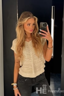 Julia, 25 yaşında