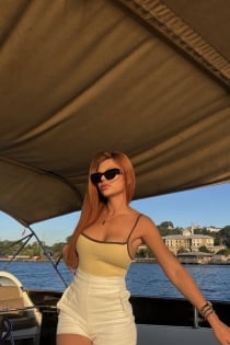 Selin, 23 yaşında.