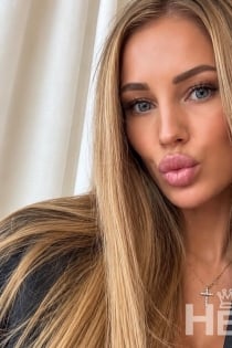 Лана, 21 година - 3 година