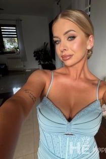 Polina, vanus 23–4