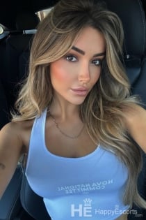 Laura, 24 metų
