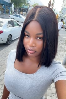 Jasmine, 21 yaşında