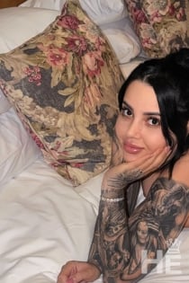 Bella +, 27 años