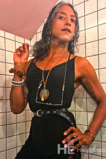 Caymandrogyne, 43 años