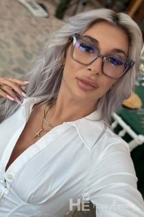 Xhandra Batumi, Age 29